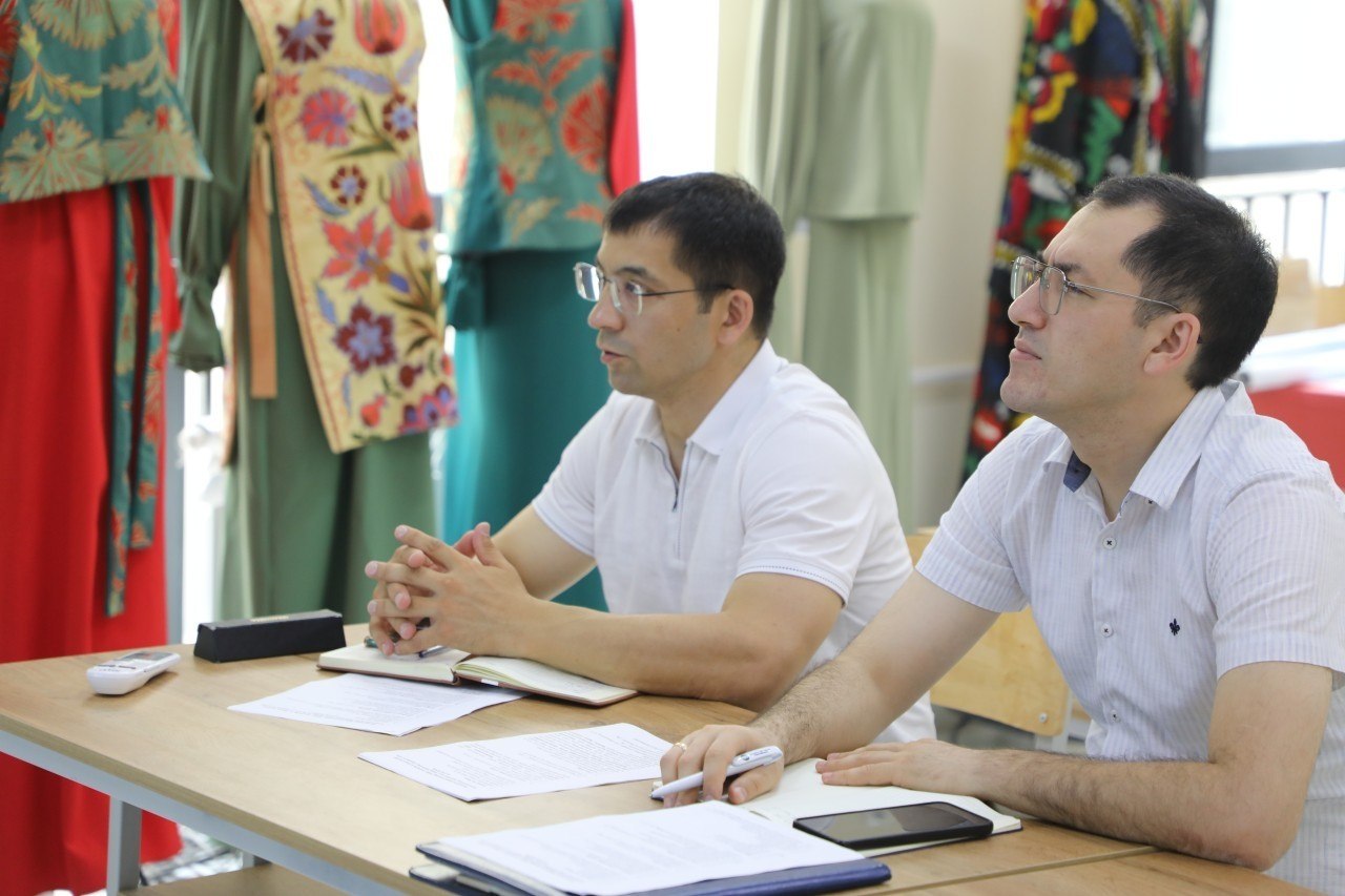 卡莫利丁·贝佐德国立艺术与设计学院正对各教研室（系）2025/2026学年的年度工作成果进行全面分析与评估。