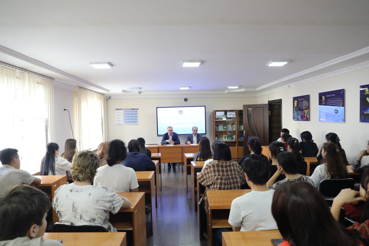 卡莫利丁·贝佐德国立艺术与设计学院学生宿舍举行了 “领导与青年” 见面会