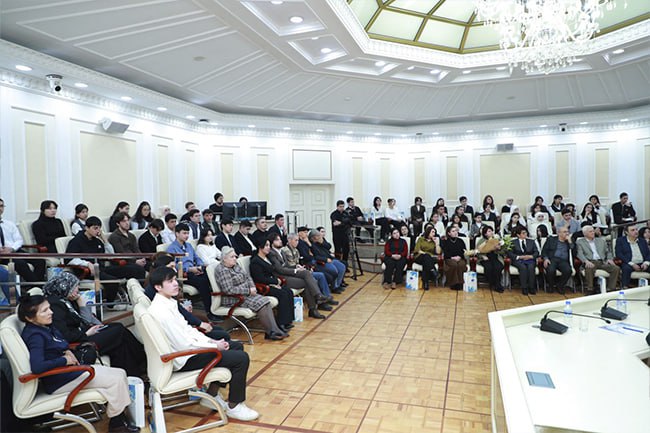 В сотрудничестве с Научно-образовательным комплексом имени Ислама Каримова и Национальным институтом искусства и дизайна имени Камолиддина Бехзода, по случаю дня рождения Первого Президента Республики Узбекистан.