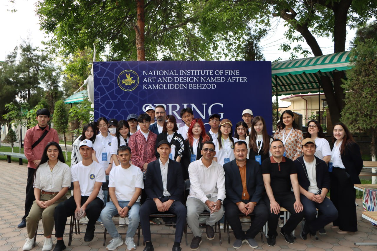 Kamoliddin Behzod nomidagi Milliy rassomlik va dizayn institutida “Spring School 2026” xalqaro bahorgi maktab loyihasi doirasida ochiq osmon ostida amaliy mashg‘ulot tashkil etildi!