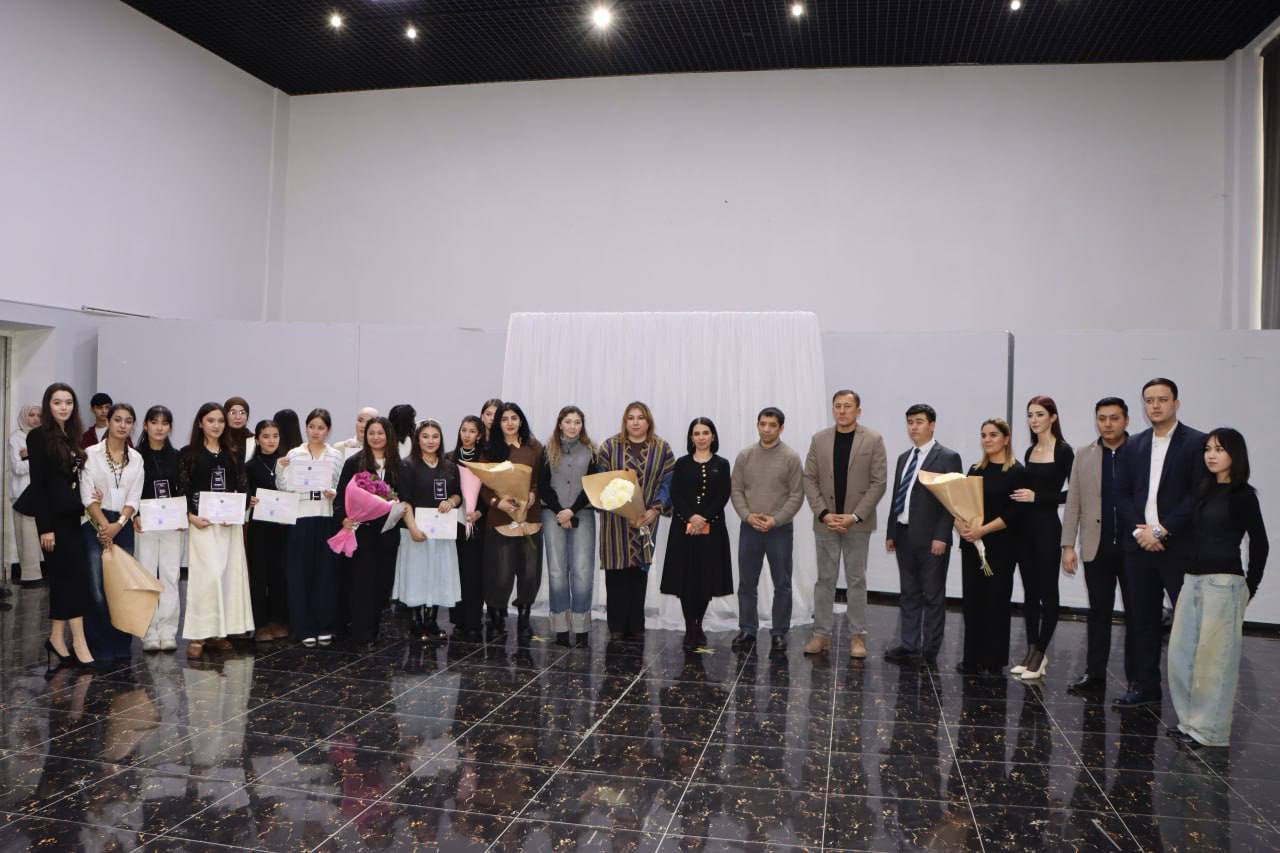 Kamoliddin Behzod nomidagi Milliy rassomlik va dizayn instituti Dizayn fakulteti 3-bosqich “Libos va gazlamalar” yo‘nalishi talabalari tomonidan “Merosdan kelajakka” nomli liboslar ko‘rgazmasi tashkil etildi.