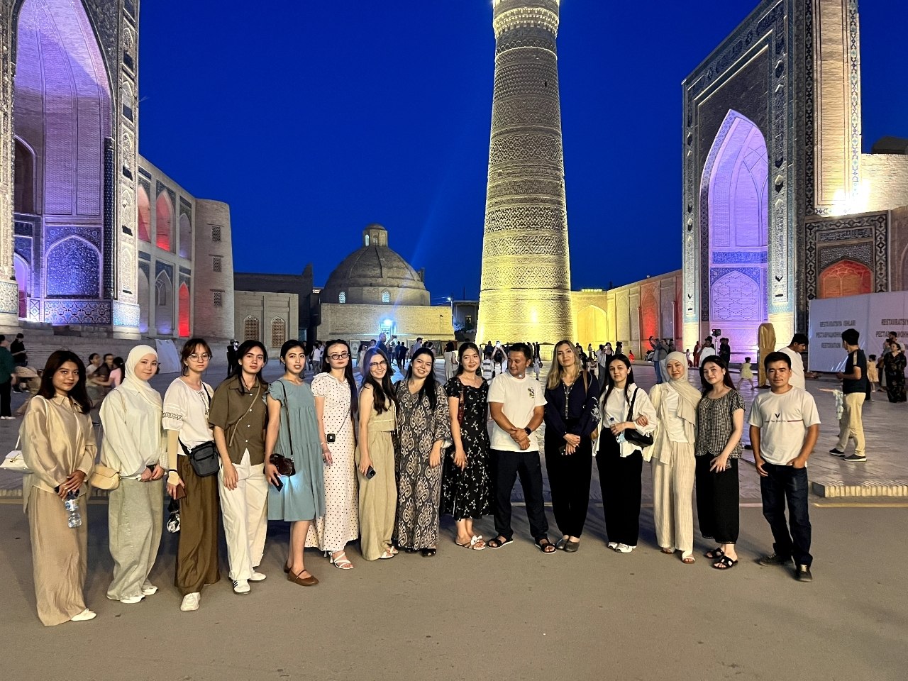 Students of the National Institute of Fine Arts and Design named after Kamoliddin Behzod are conducting their plein air practice in the city of Bukhara!