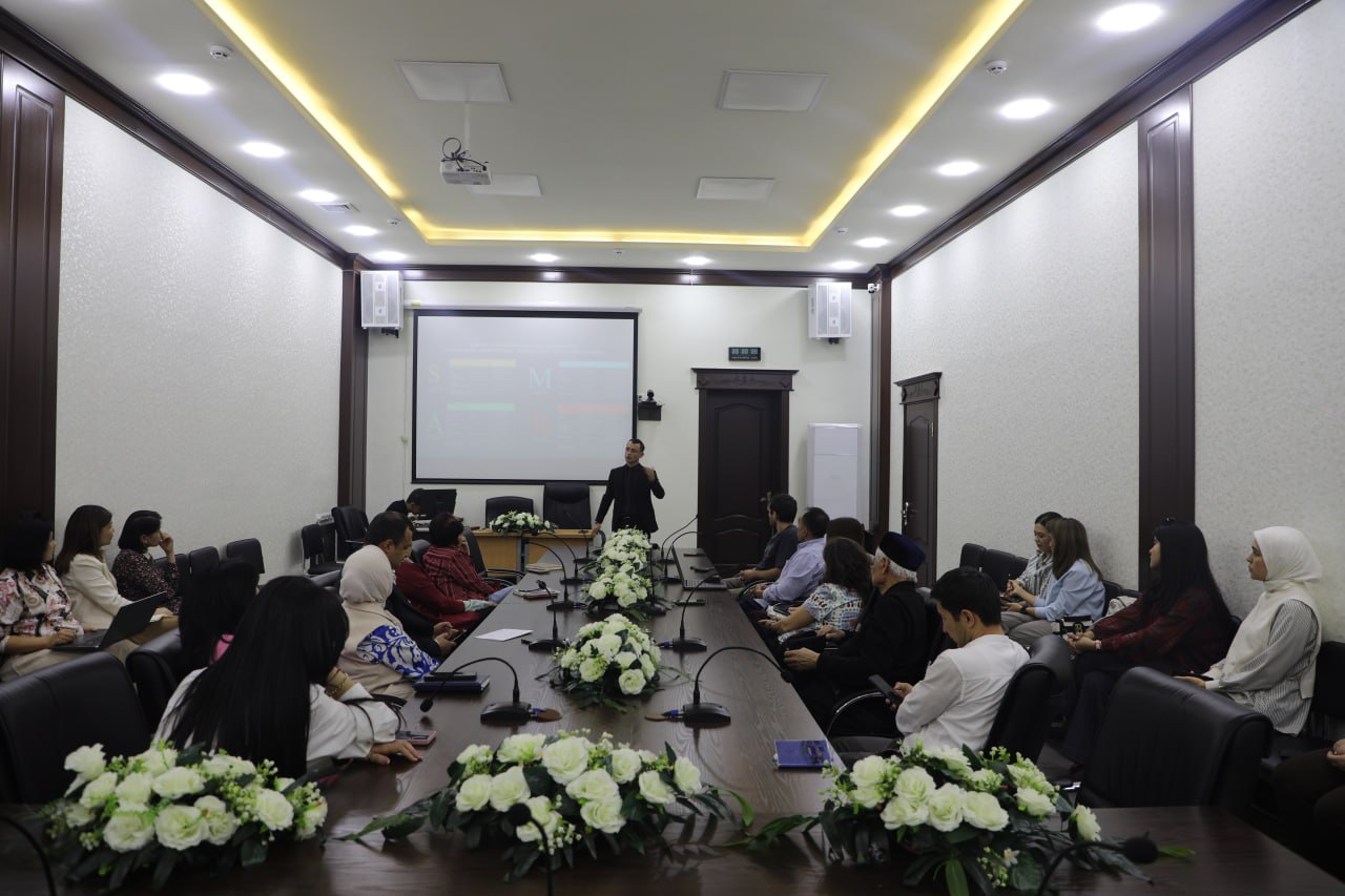 A seminar on "Artificial Intelligence Literacy" was organized for employees and professors of the Kamoliddin Behzod National Institute of Art and Design!