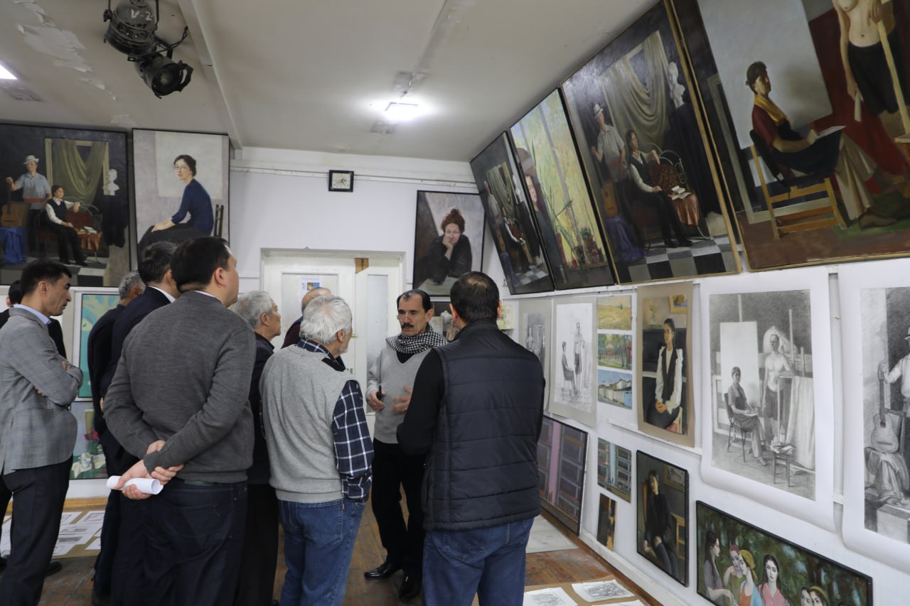 Kamoliddin Behzod nomidagi Milliy rassomlik va dizayn institutida talabalarning mutaxassislik fanlari bo‘yicha yakuniy ko‘rik-nazorat ishlari o‘tkazilmoqda.