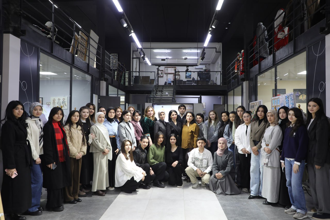 Kamoliddin Behzod nomidagi Milliy rassomlik va dizayn instituti tomonidan “MODA 4.0: Eskiz. Shakl. Raqamli dizayn” nomli liboslar ko‘rgazmasi o'tkazildi!