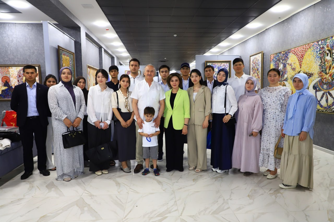 A "Leader and Youth" meeting was held at the "Akmal Nur Gallery" of the Chairman of the Academy of Arts of Uzbekistan, People's Artist of Uzbekistan Akmal Nuridinov, with the participation of students from the National Institute of Fine Arts and Design named after Kamoliddin Behzod!