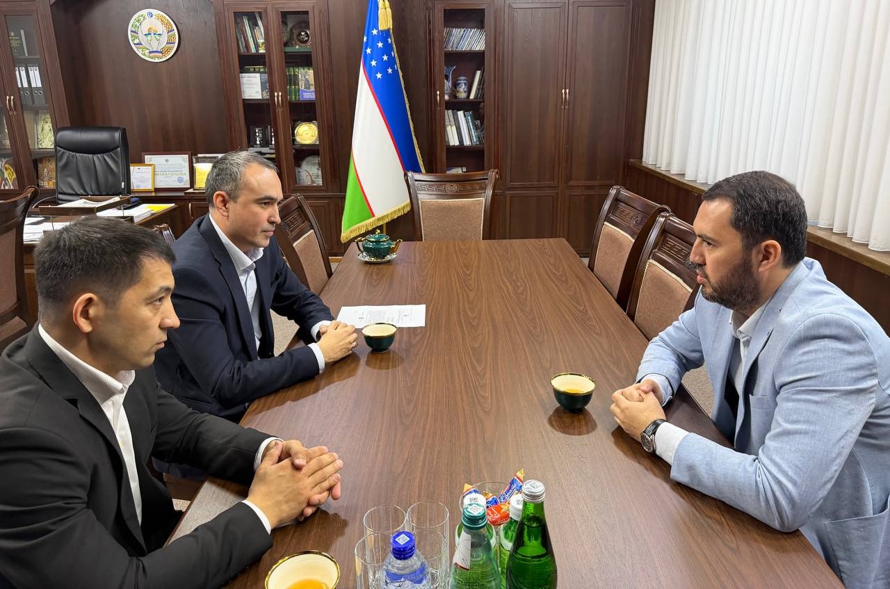 Аббос Ризкиев, специалист в области предпринимательства и маркетинга, посетил Национальный институт искусства и дизайна им. Камолиддина Бехзода. Он встретился с руководством института и провел творческую встречу с участием студентов и профессионалов.