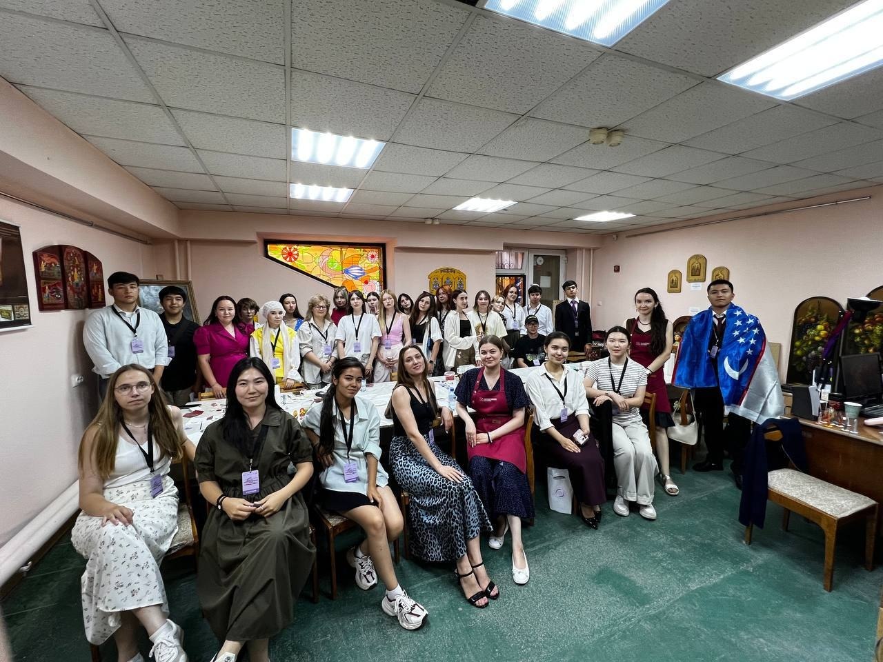 卡莫利丁·贝赫佐德国立艺术与设计学院学生参加了第六届“俄罗斯—中亚地区”国际青年领袖论坛。