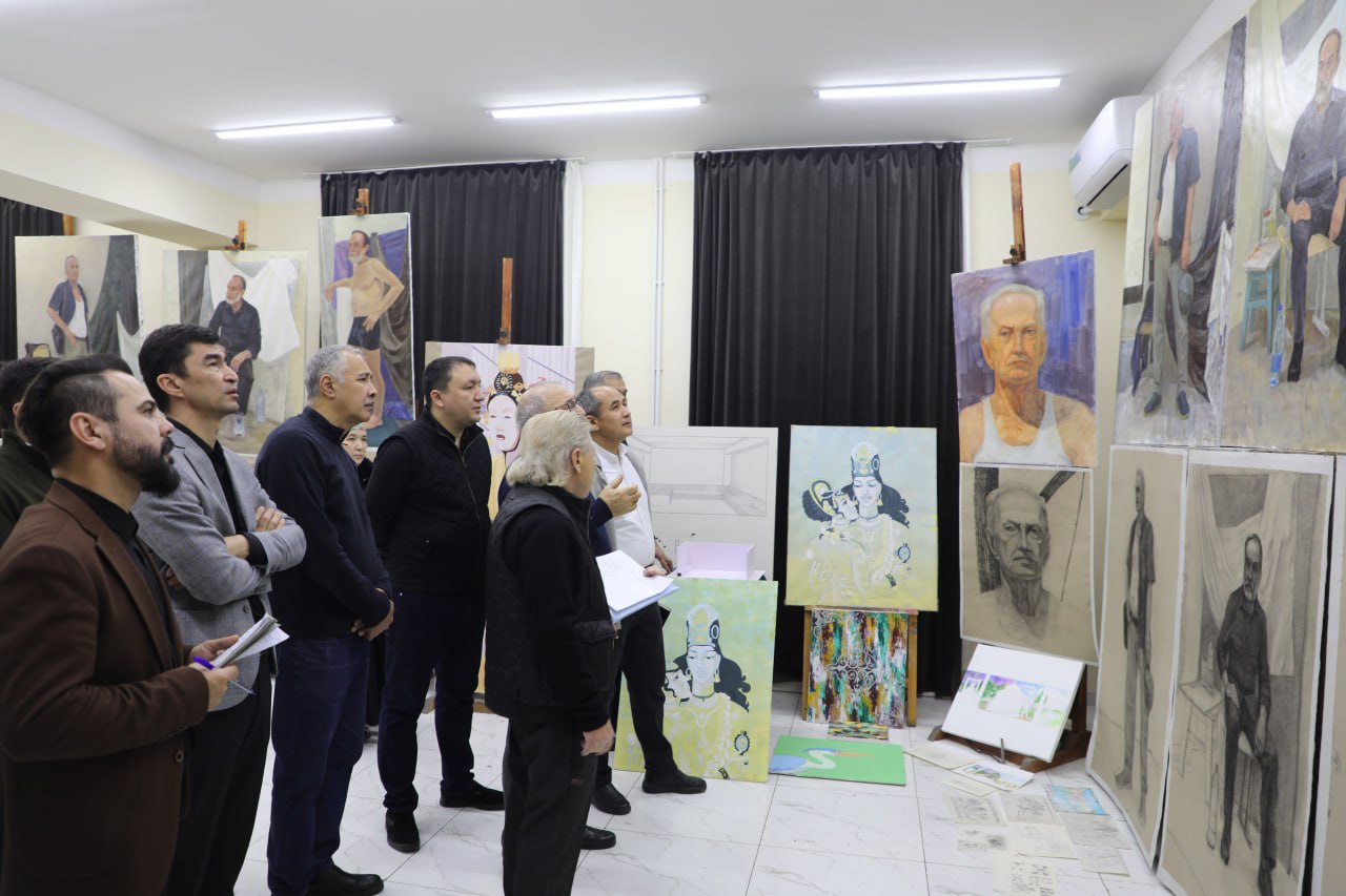 卡莫利丁·贝赫佐德国立艺术与设计学院正在举行学生专业方向的期末考试！