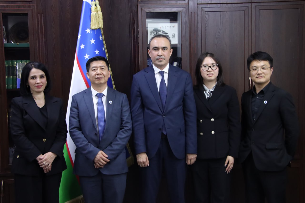 Members of the delegation from the Hubei Institute of Fine Arts visited the Kamoliddin Behzod National Institute of Art and Design as part of the International "Fine and Applied Arts Festival"!