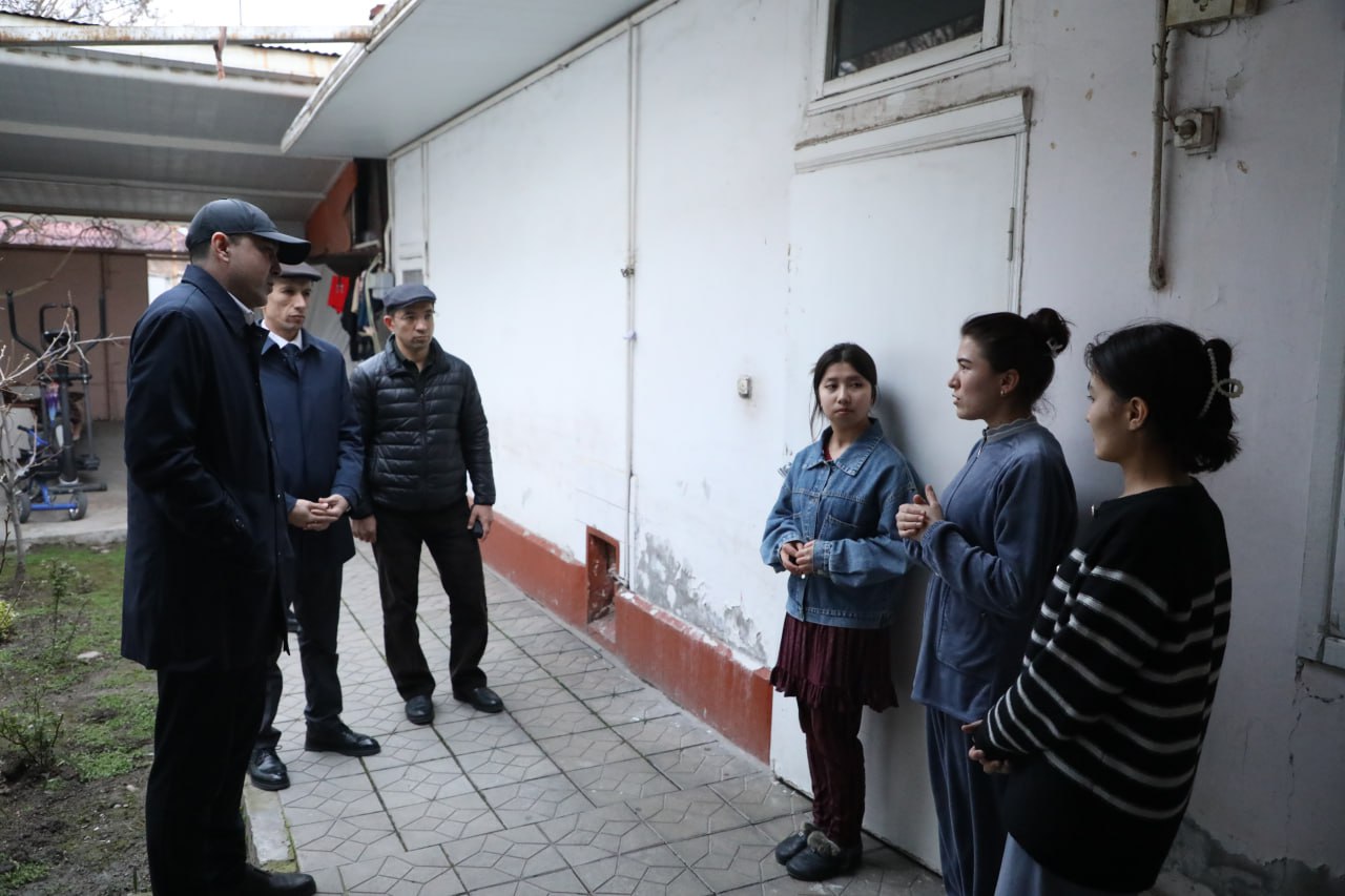 The rector of the Kamoliddin Behzod National Institute of Art and Design, Omonulla Salikhov, together with the responsible staff, visited the rented apartments where the institute's students live!