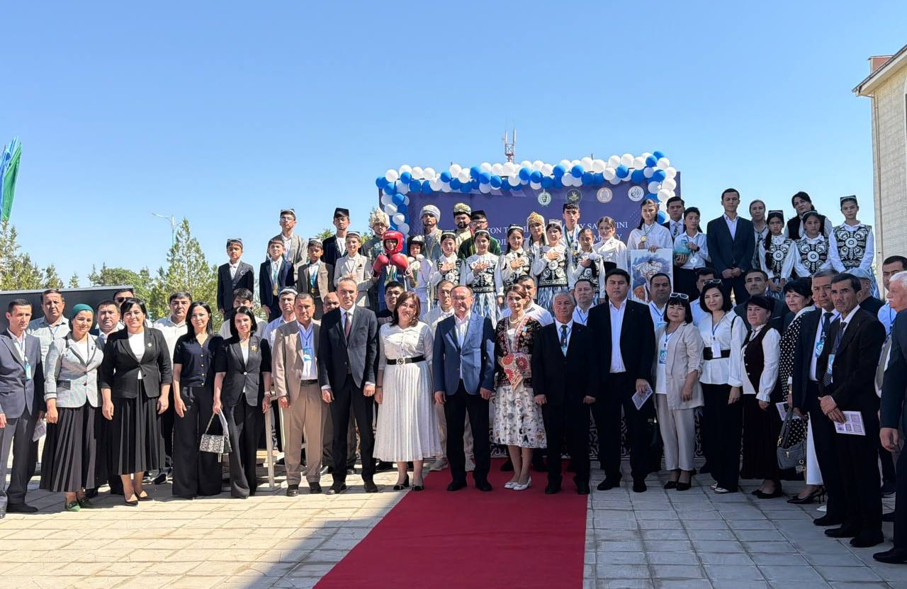 A republican scientific-practical seminar titled "The Role of Nurata National Embroidery in the Further Development of Fine and Applied Arts of Uzbekistan" is being held at the Navoi Specialized Art Boarding School, located in the Nurata district of the Navoi region.
